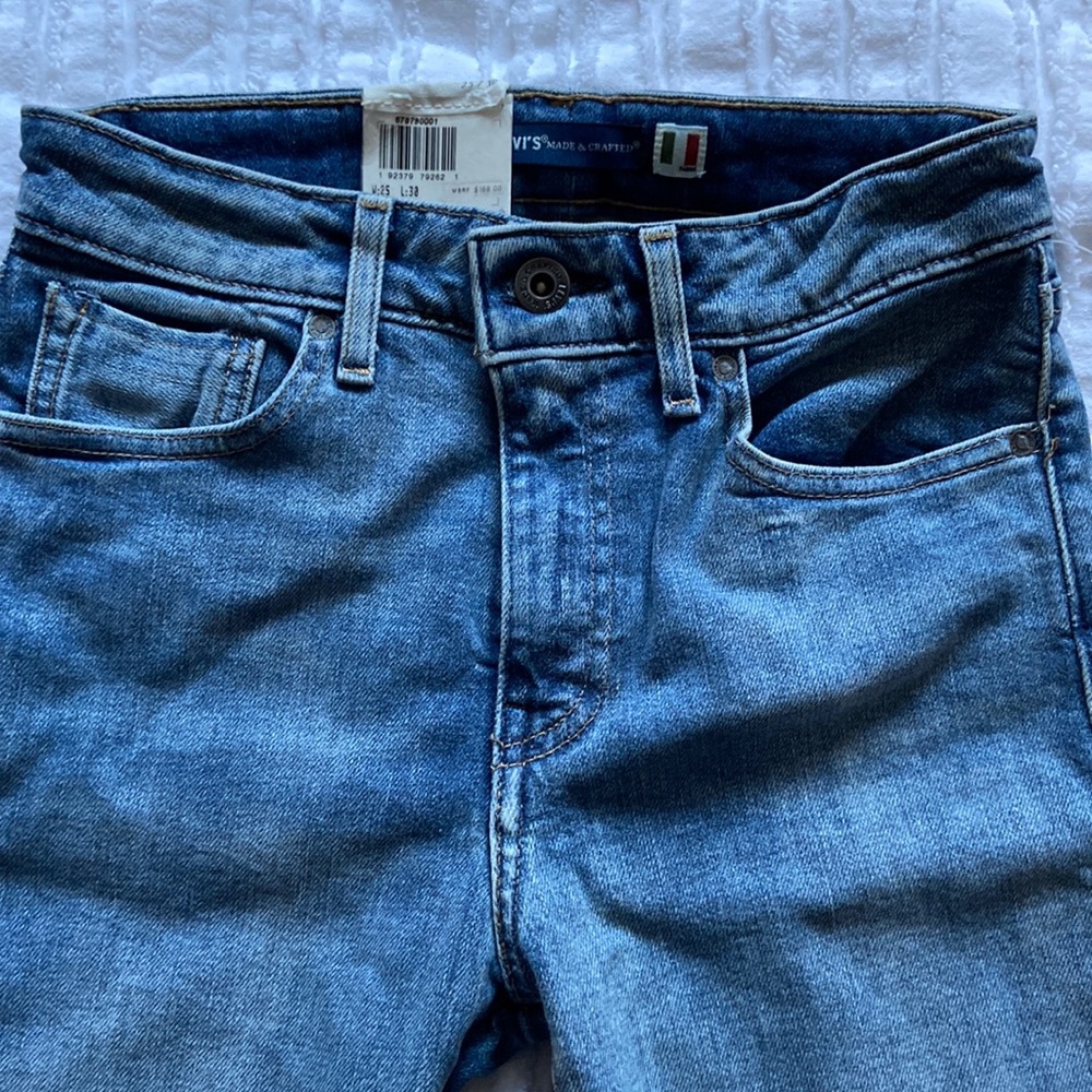 Tag on Levi’s high rise skinny jeans